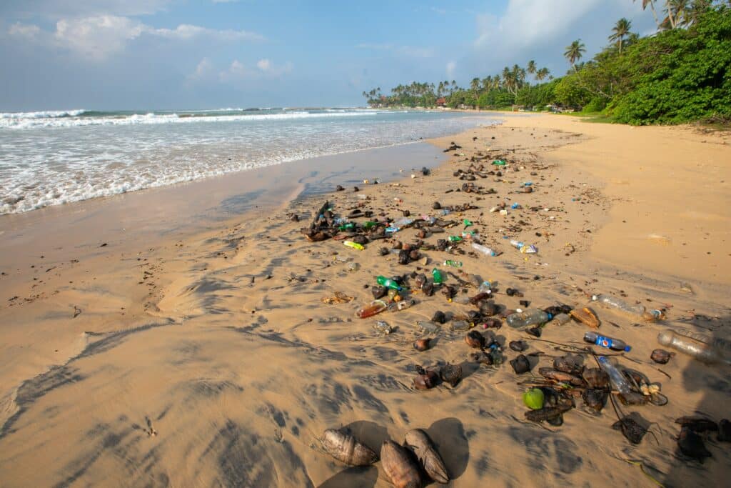 Las playas de Sri Lanka sufren a causa de los residuos plásticos